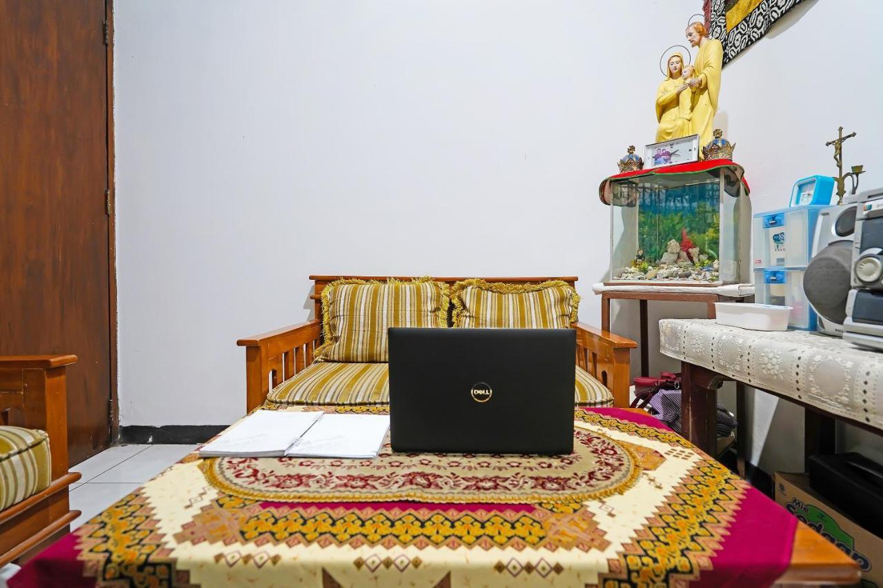 Spot On 91723 Sony Homestay Syariah Сукабумі Екстер'єр фото