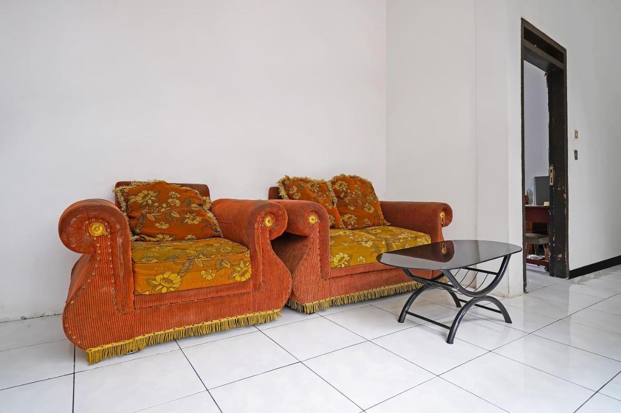 Spot On 91723 Sony Homestay Syariah Сукабумі Екстер'єр фото