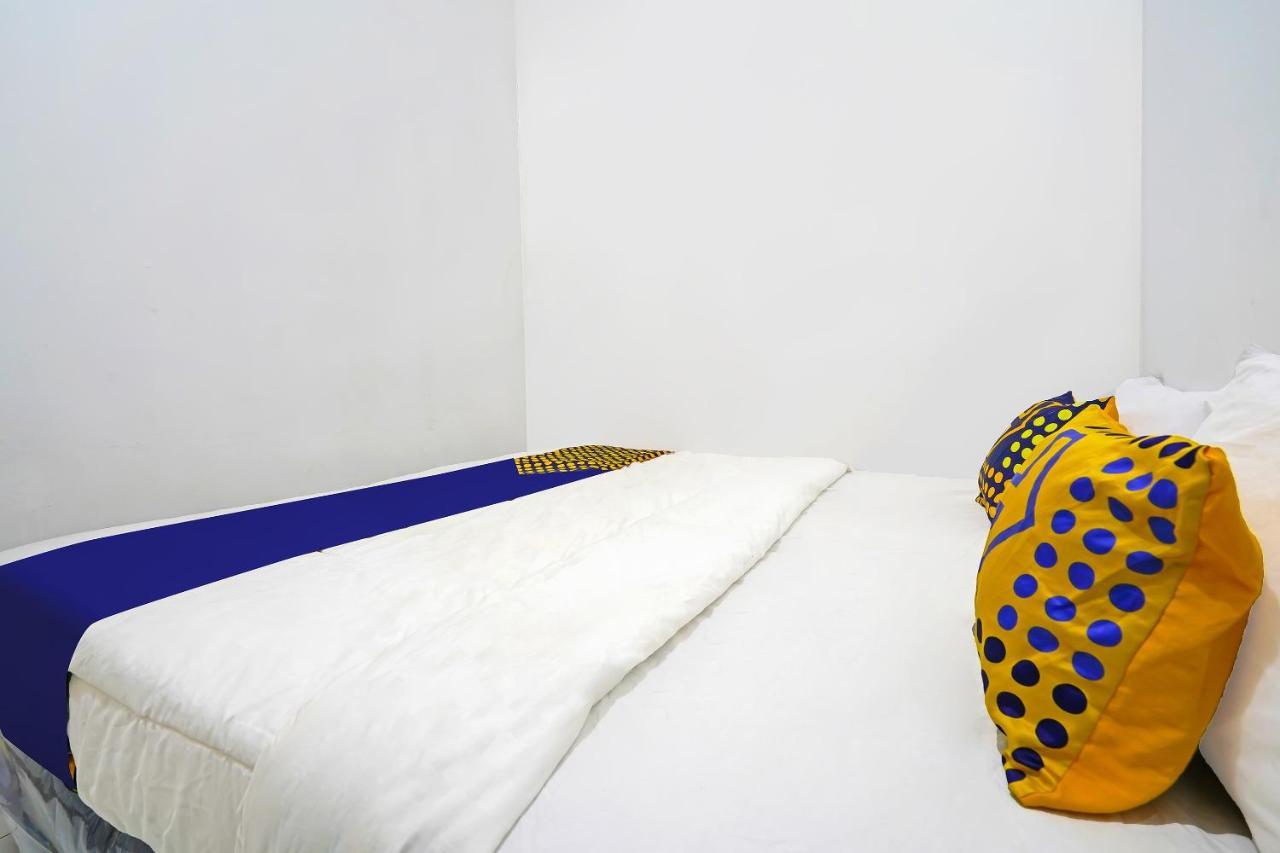 Spot On 91723 Sony Homestay Syariah Сукабумі Екстер'єр фото