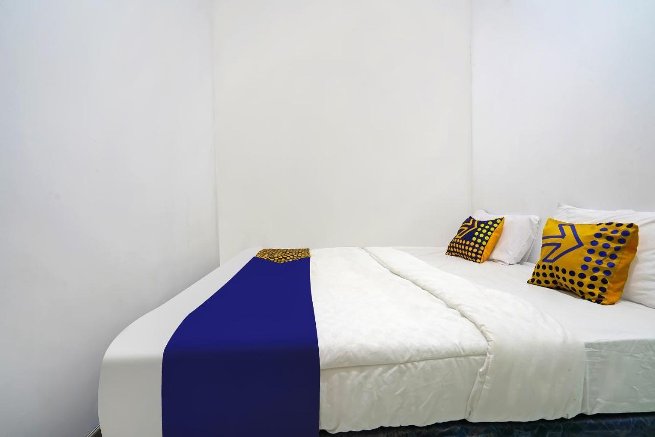 Spot On 91723 Sony Homestay Syariah Сукабумі Екстер'єр фото