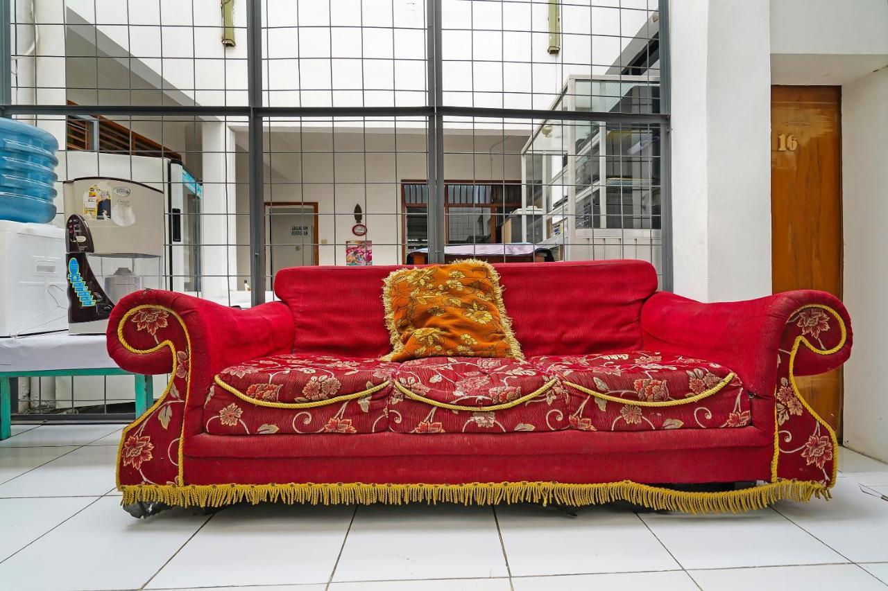 Spot On 91723 Sony Homestay Syariah Сукабумі Екстер'єр фото